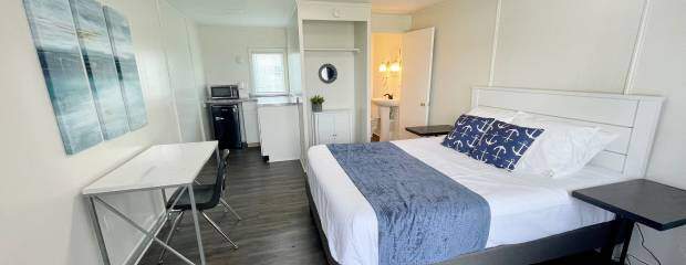 Anchor Bay Inn & Suites